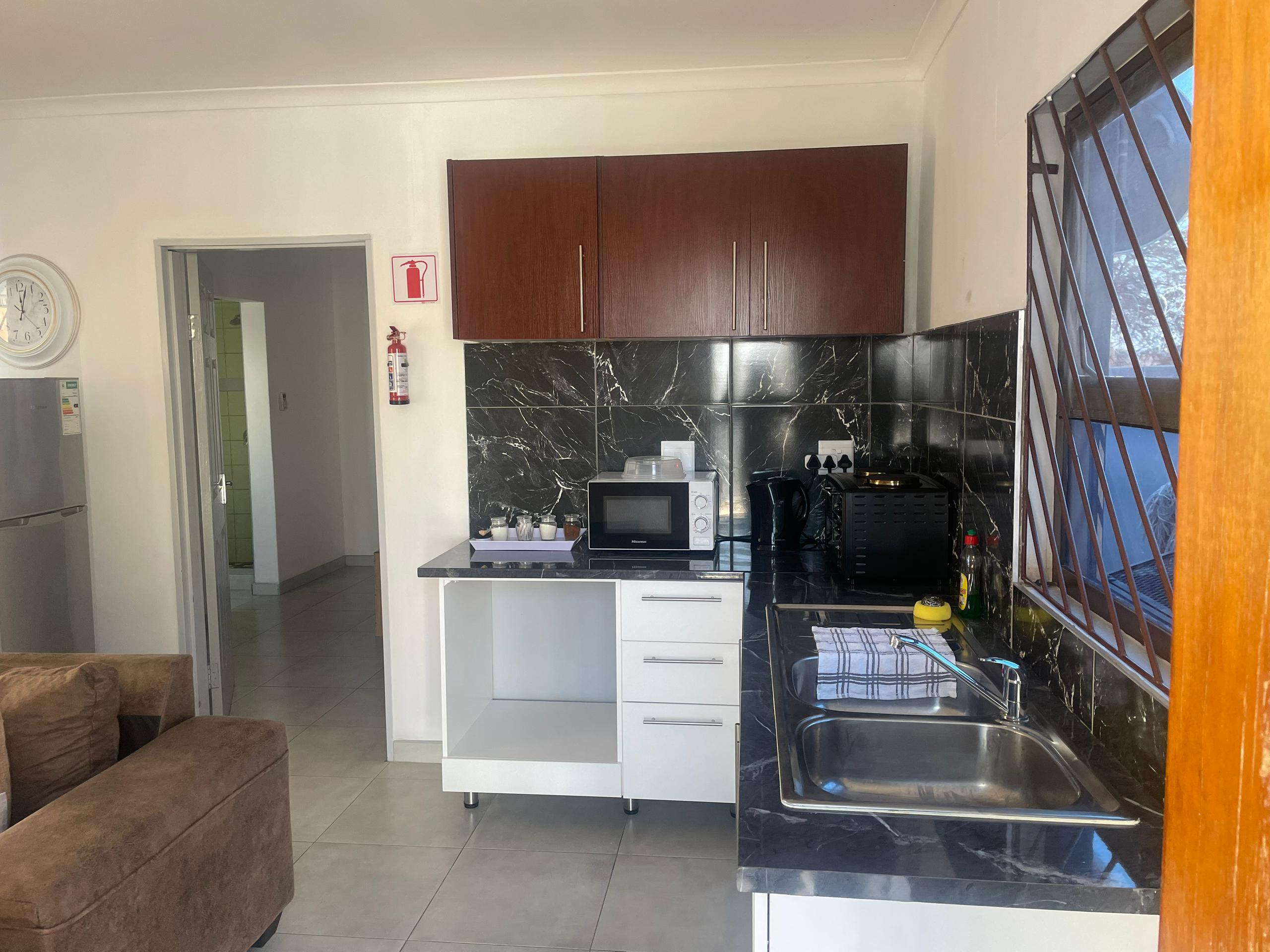 bon-sejour-guesthouse-okakarara-batchelor-room